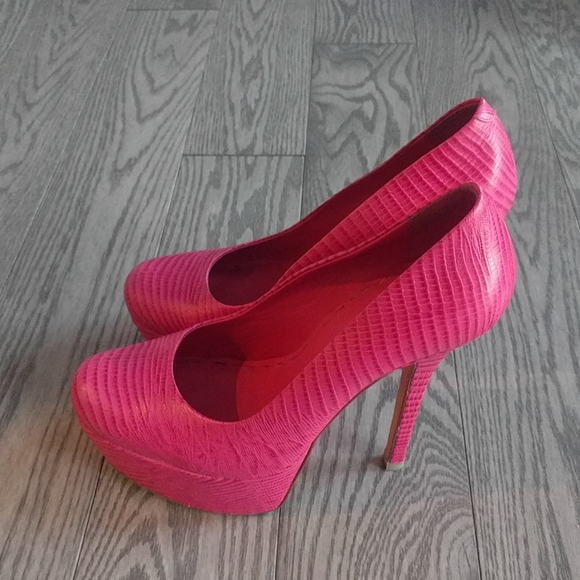 Beautiful heels by Alice and Olivia🌸🌷🍀 - Picture 2 of 9